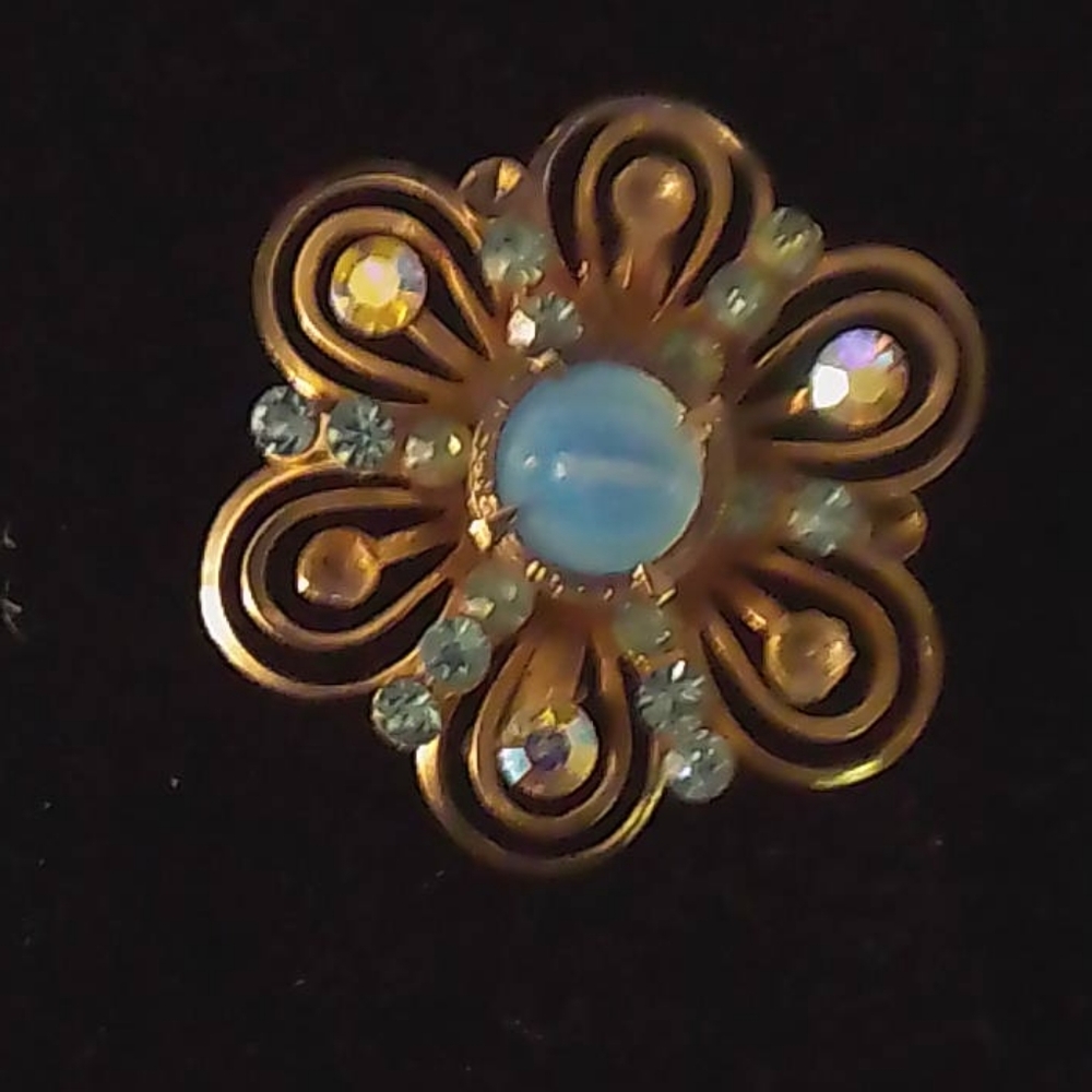 3pcs. Brooches!